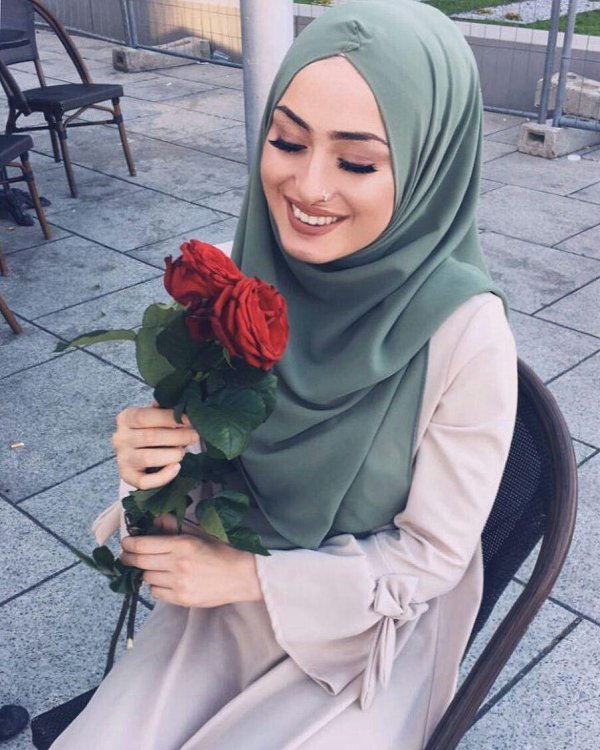 Мусульманка с цветами