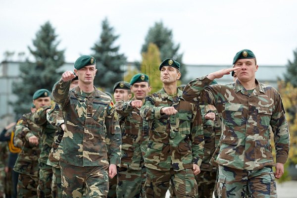 Военные мужчины