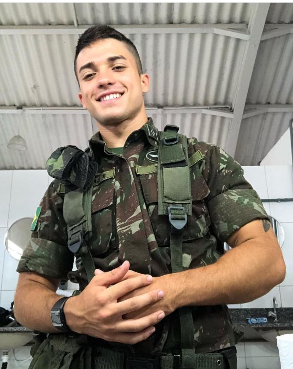 Военные мужчины