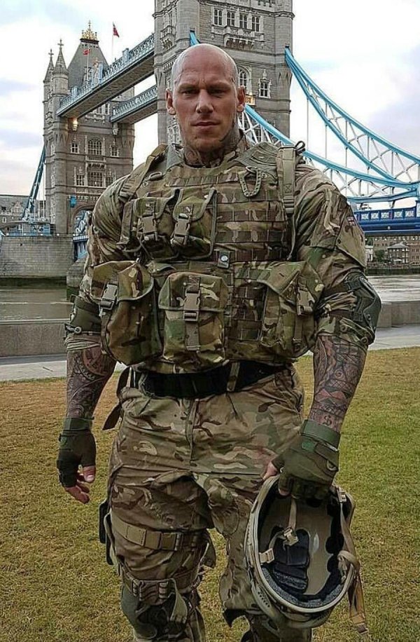 Военные мужчины