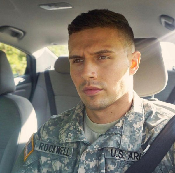 Военные мужчины