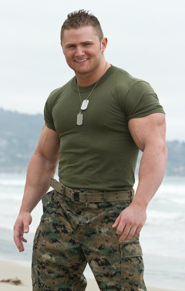 Военные мужчины