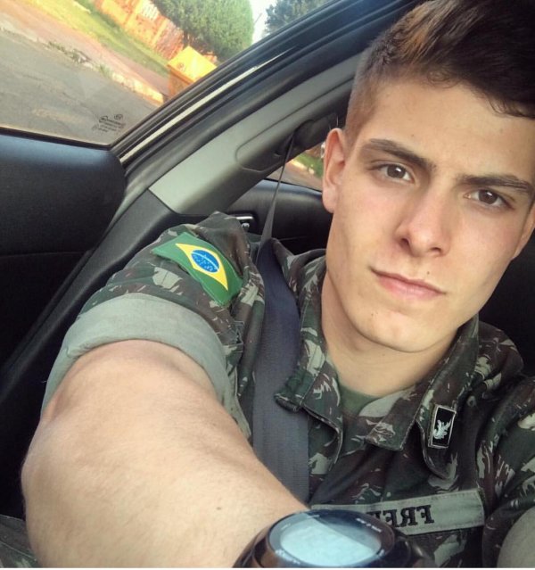 Военные мужчины