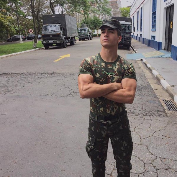 Военные мужчины