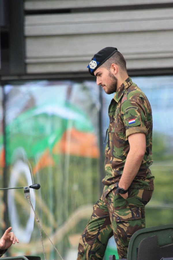 Военные мужчины