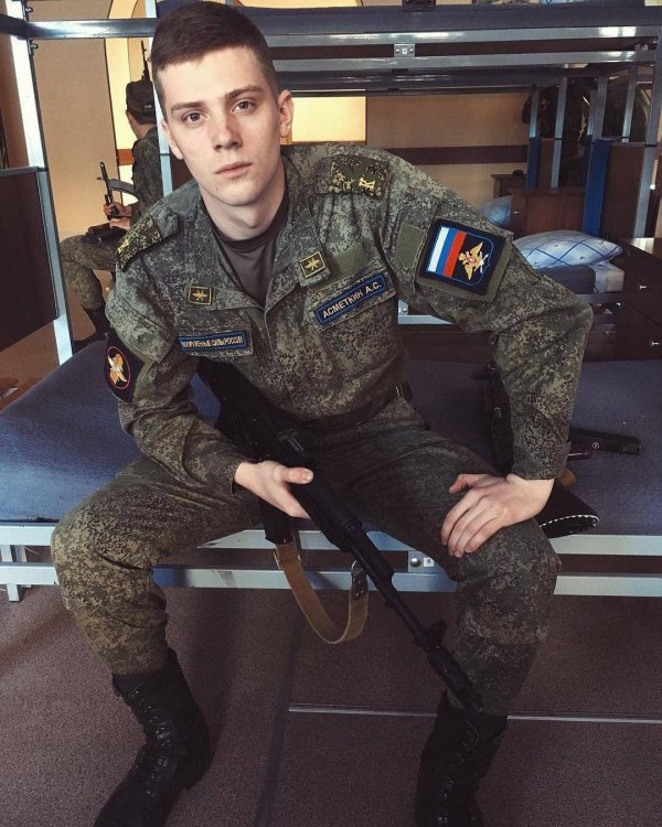 Военные мужчины