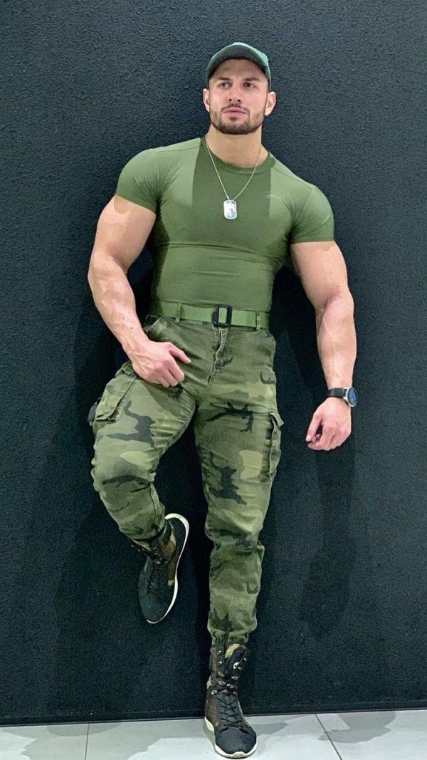 Военные мужчины