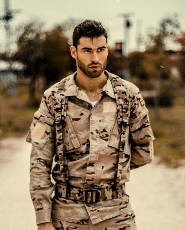 Военные мужчины