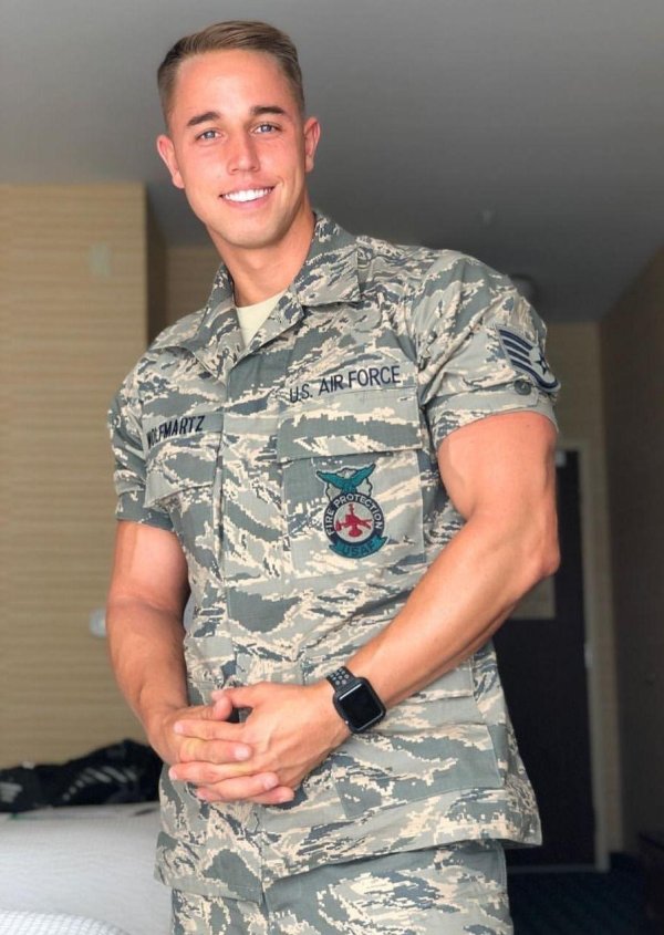 Военные мужчины