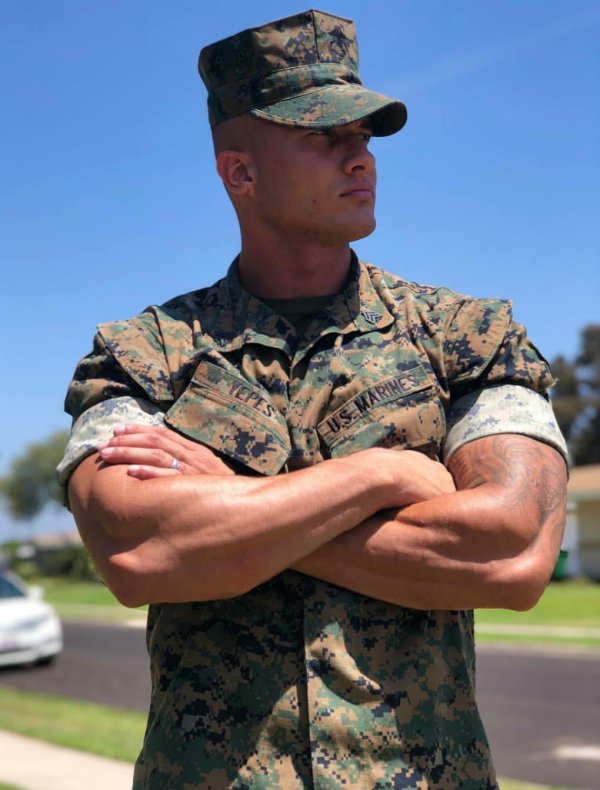 Военные мужчины