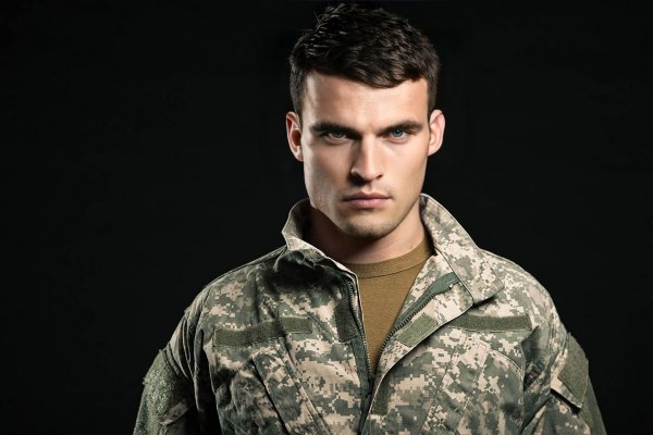 Военные мужчины