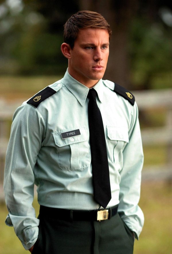 Военные мужчины