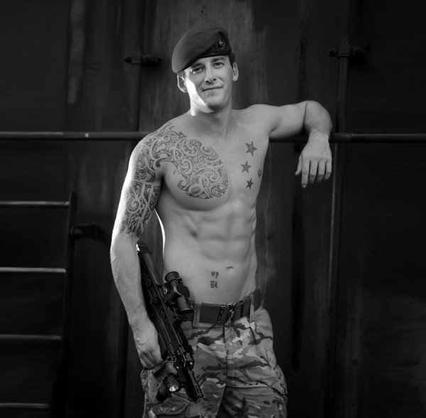 Военные мужчины