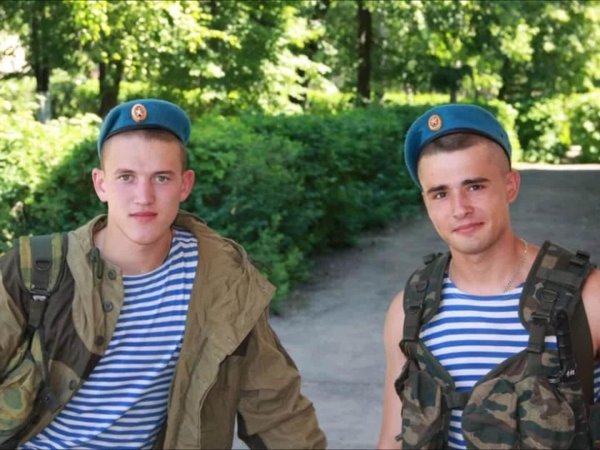 Военные мужчины