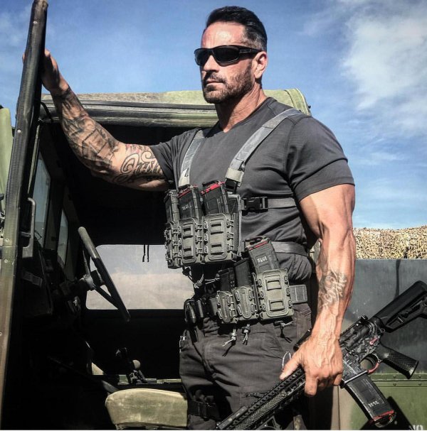 Военные мужчины