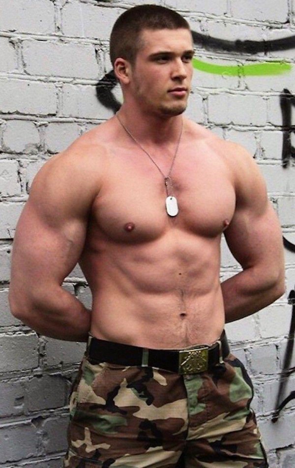 Военные мужчины