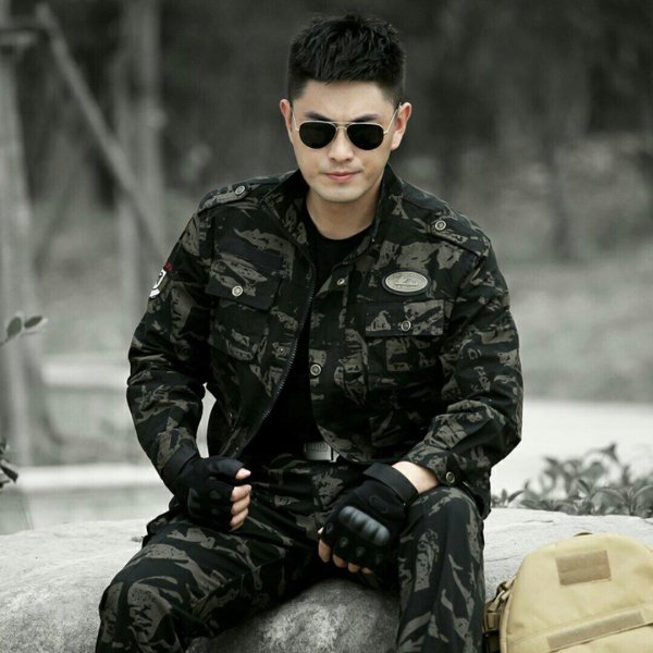 Военные мужчины