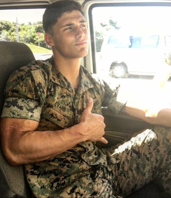 Военные мужчины