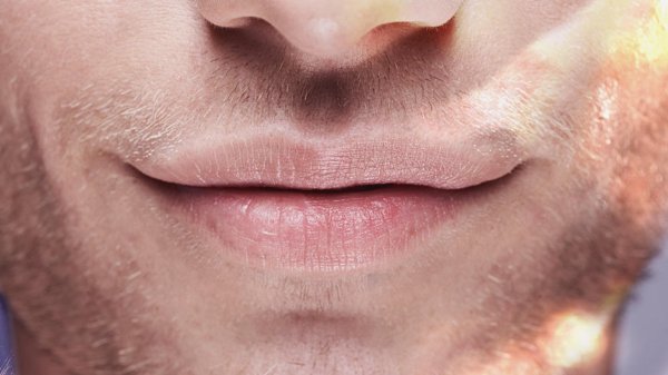 Губы мужчины