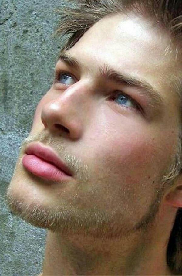 Губы мужчины