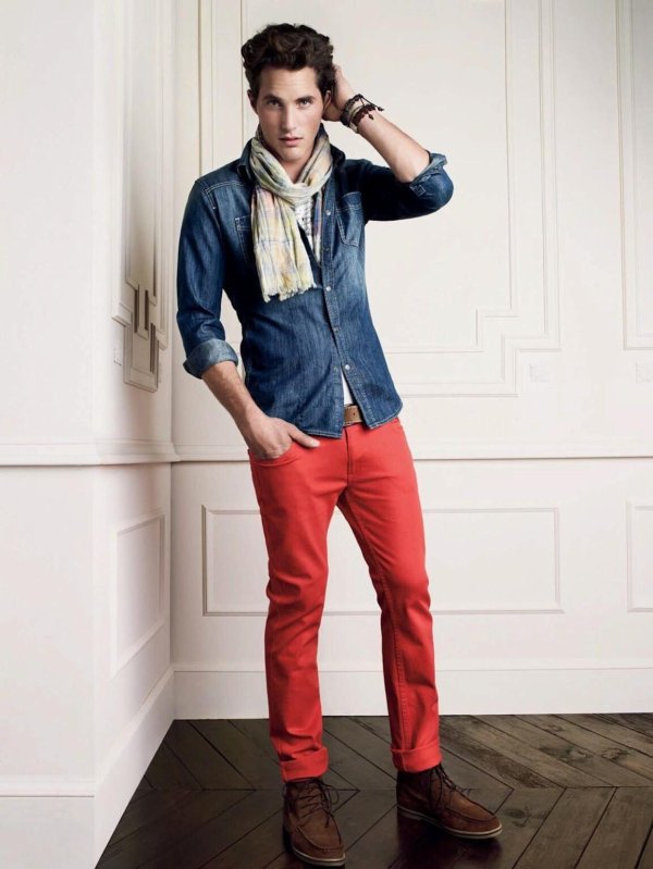 красные штаны мужская сочетание