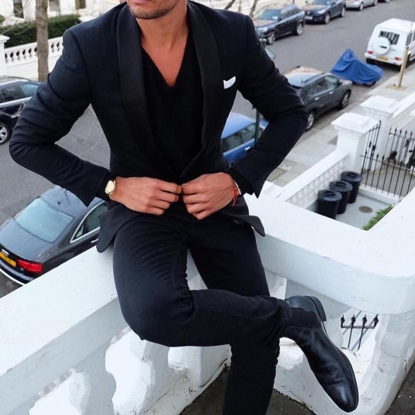 красивый стильный мужчина