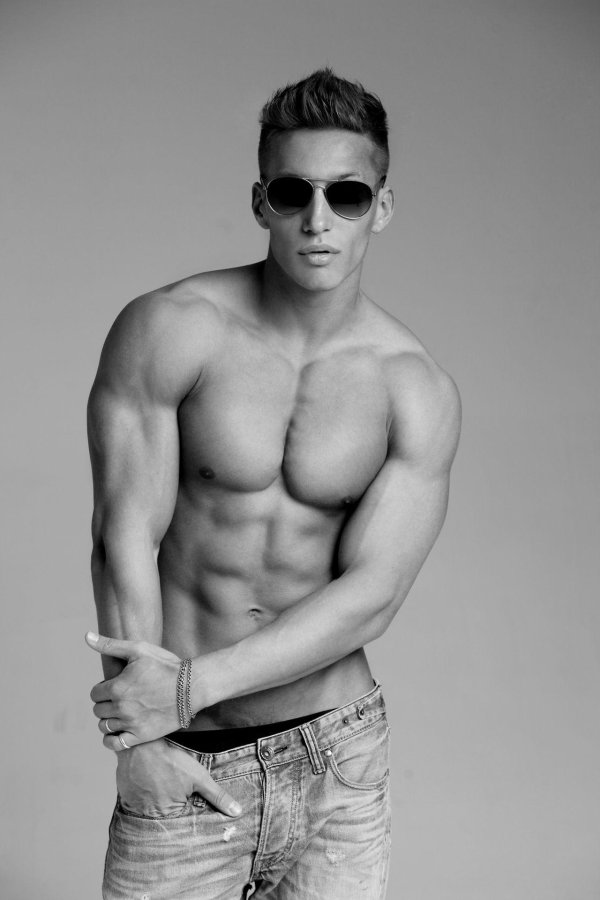 позы для моделей мужчин