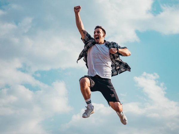 прыгающий человек