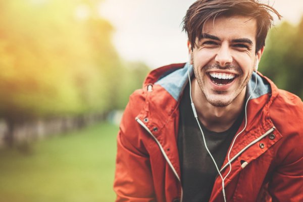 улыбка парня