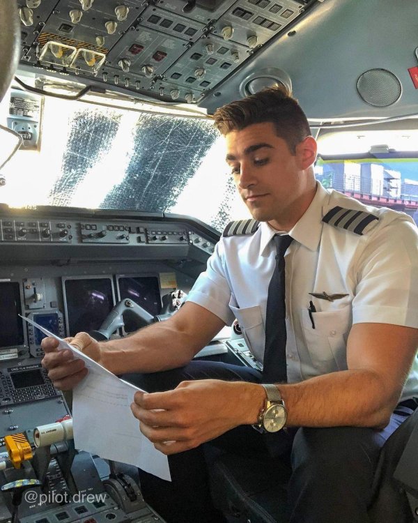 красивые пилоты мужчины