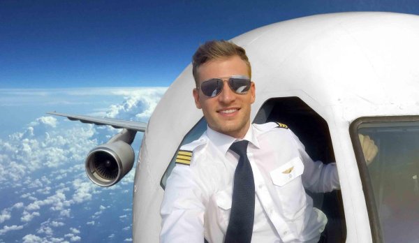 пилот самолета