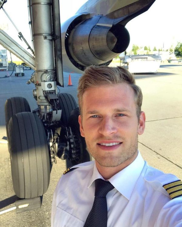 красивые пилоты мужчины