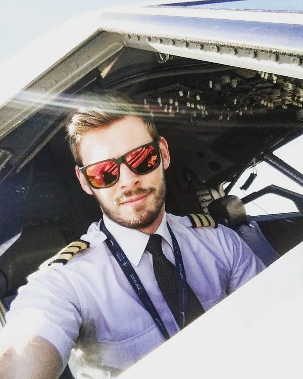 пилот гражданской авиации