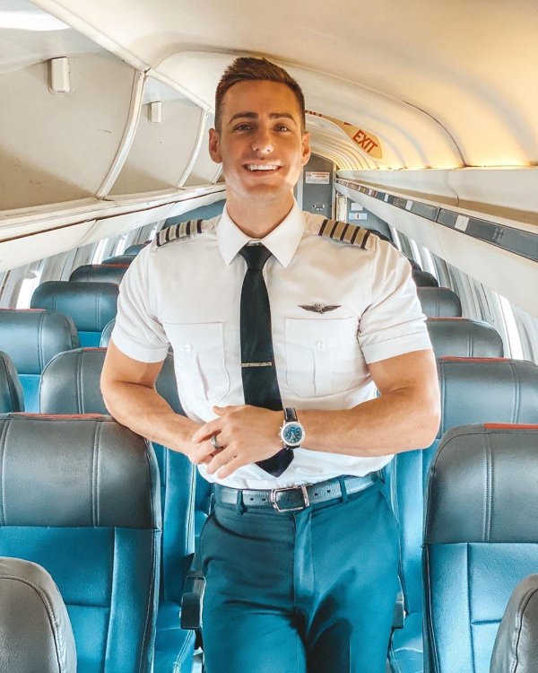 красивые пилоты мужчины