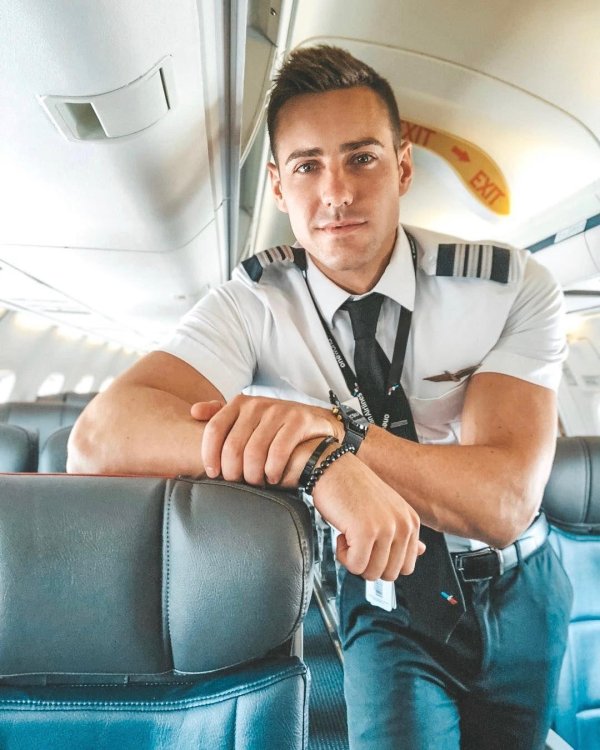 красивые пилоты мужчины