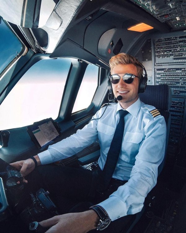 пилот гражданской авиации