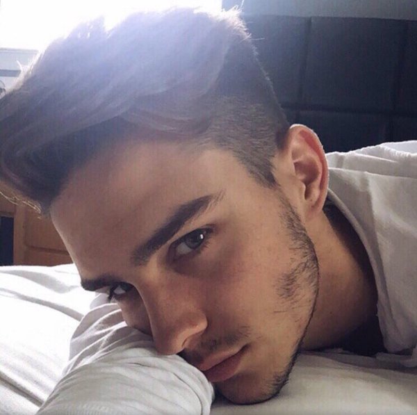 лицо мужчины селфи