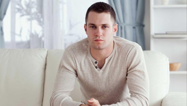 мужчина дома