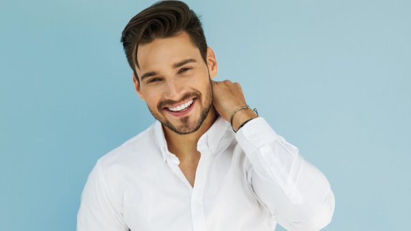 улыбающийся парень