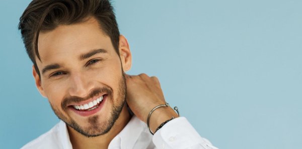 улыбающийся парень