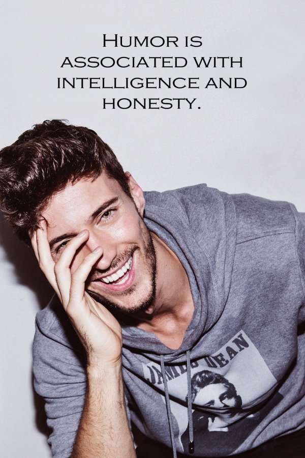 улыбающийся парень