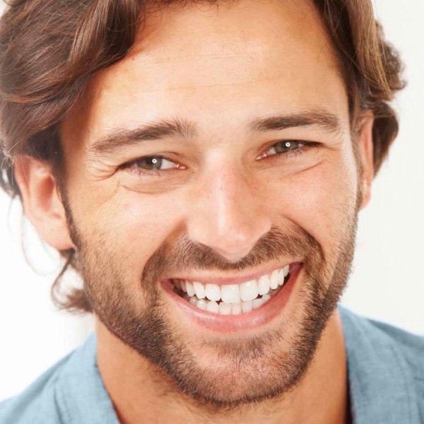 улыбающийся парень