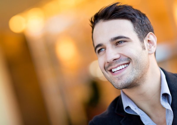 улыбающийся парень