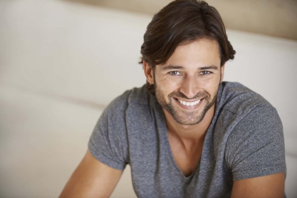 улыбающийся парень