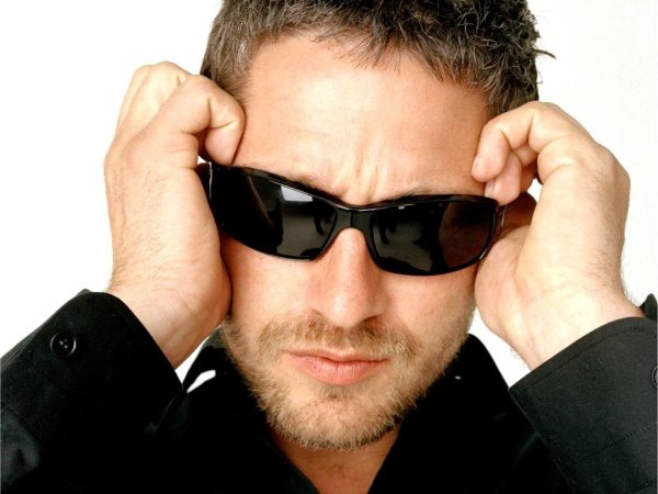 джерард батлер очки