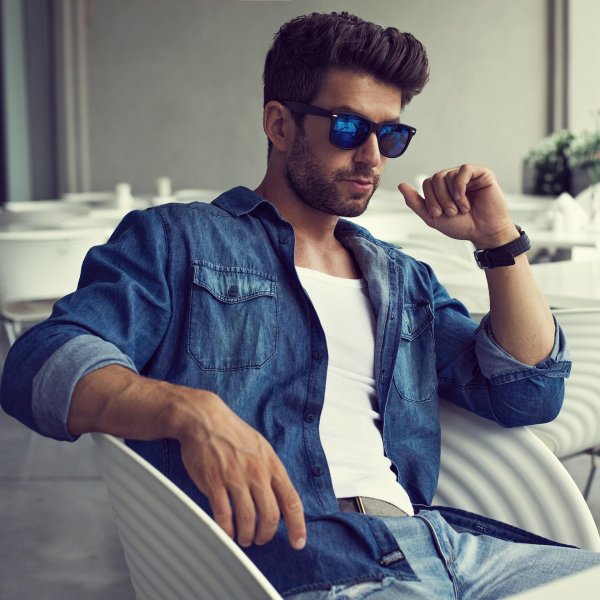 красивые мужчины в очках