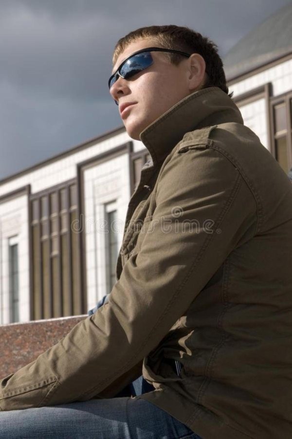 парень в очках