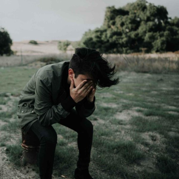 грустные люди