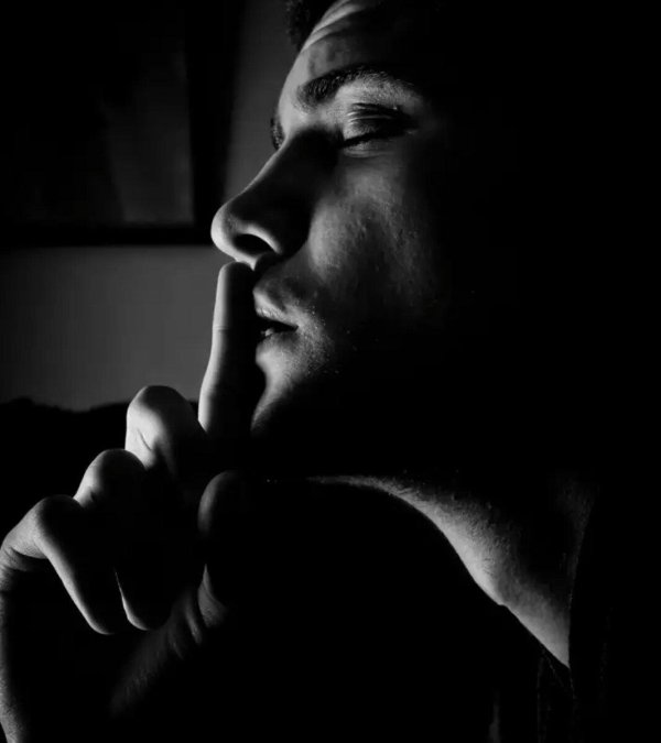 грустные парни