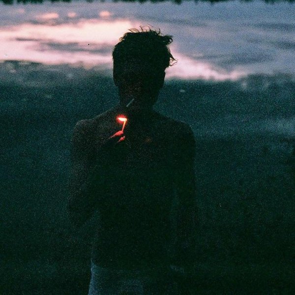 курящие парни